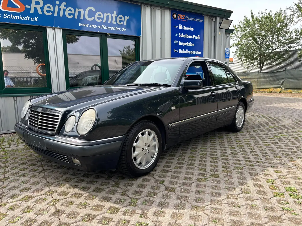 Mercedes-Benz E 240 E-Klasse Elegance Automatik, foto 1
