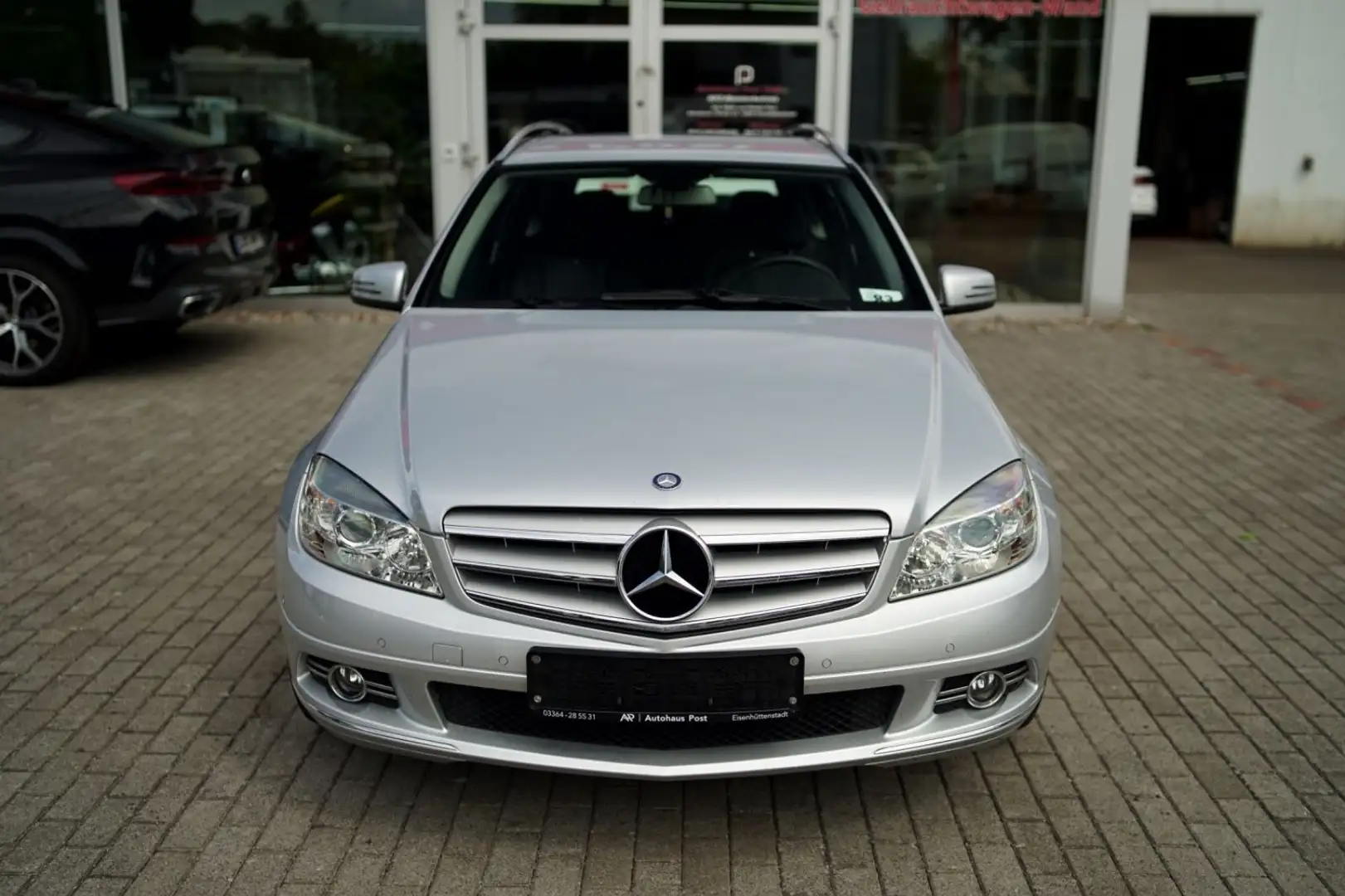 Mercedes-Benz C 180 C180 T-Modell Automatik Navi Sitzheiz. Einparkh. Silber - 2