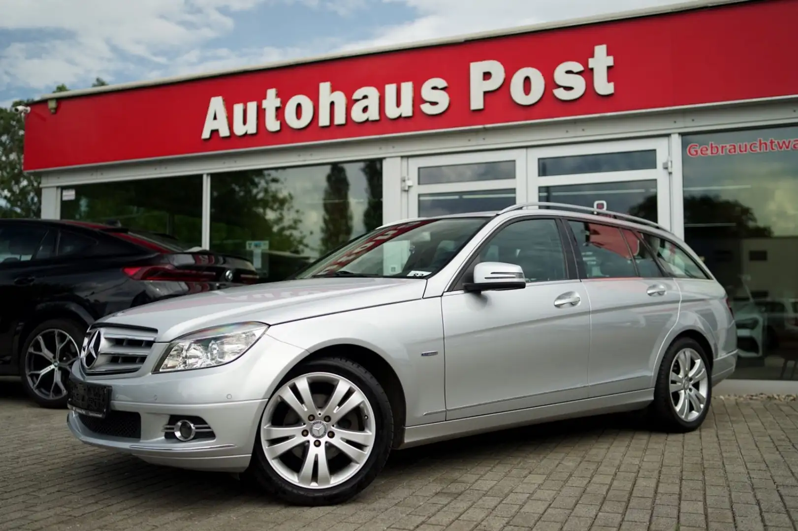 Mercedes-Benz C 180 C180 T-Modell Automatik Navi Sitzheiz. Einparkh. Silber - 1