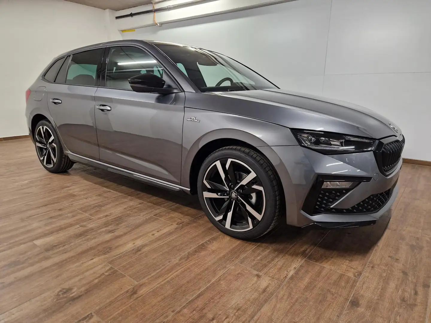Skoda Scala Monte Carlo 1.5TSI DSG Pano AHK RFK Matrix Grijs - 2