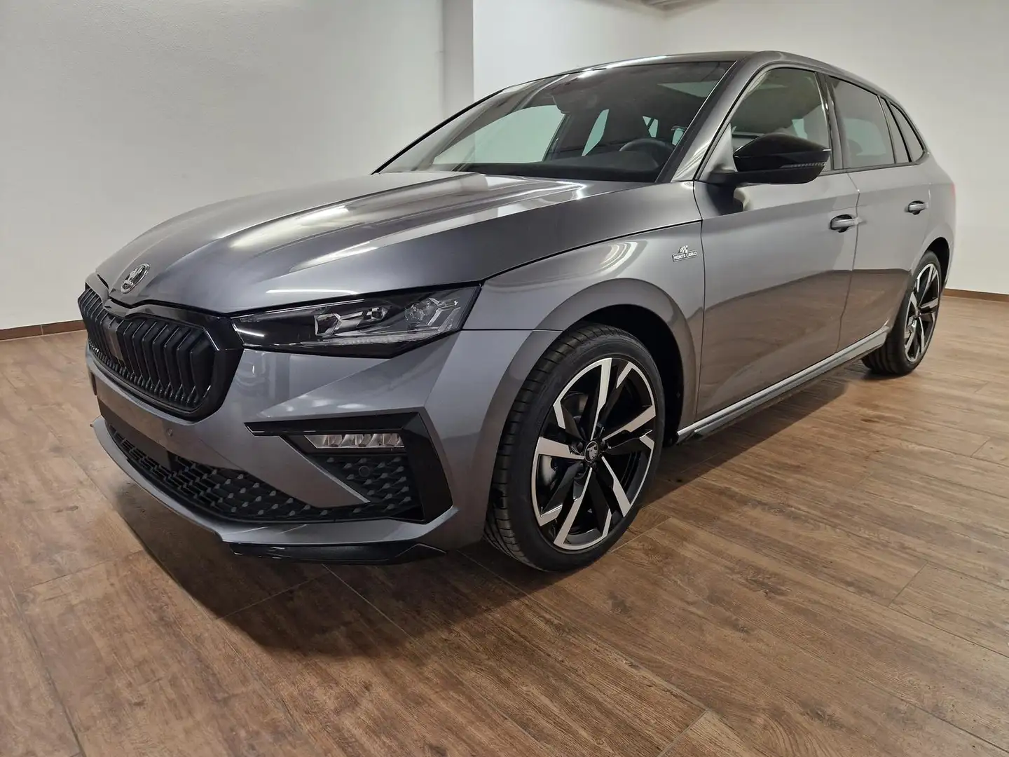 Skoda Scala Monte Carlo 1.5TSI DSG Pano AHK RFK Matrix Grijs - 1