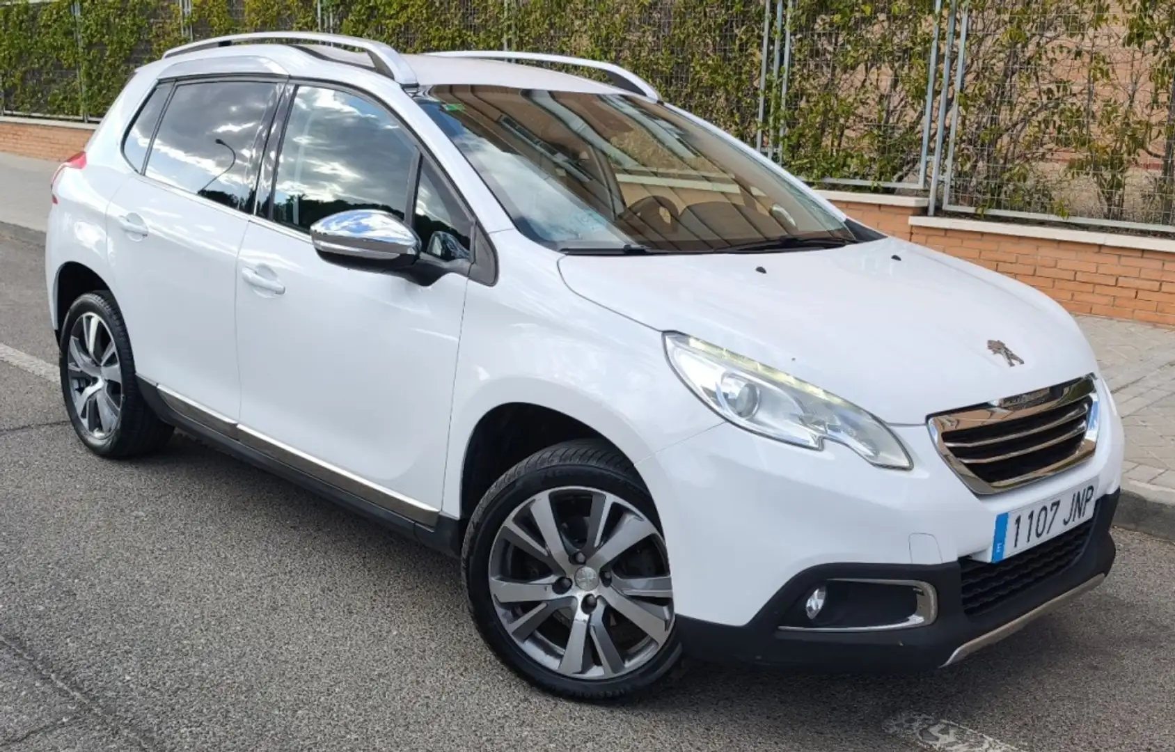 Peugeot 2008 1.2 PureTech S&S Allure EAT6 110 Weiß - 2