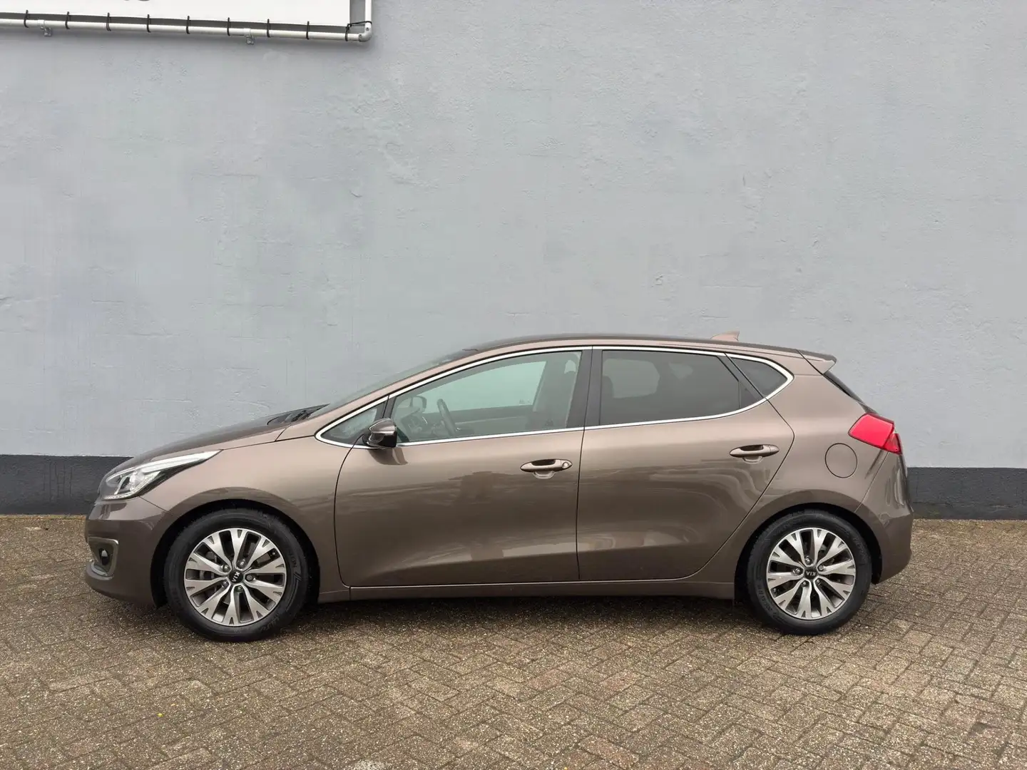 Kia Ceed / cee'd 1.6 GDI DynamicLine Brun - 2