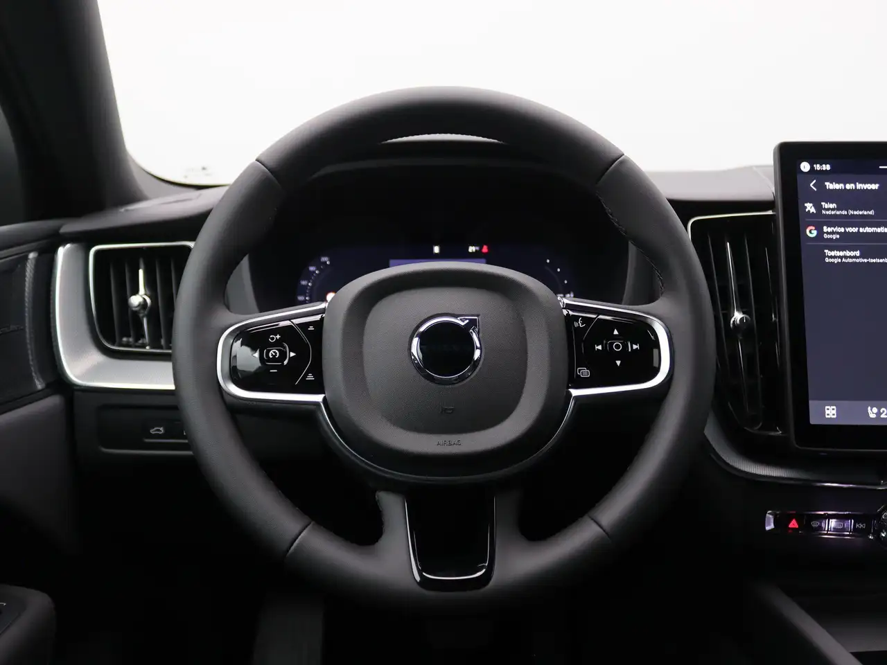 Volvo XC60 2026 — фото 18