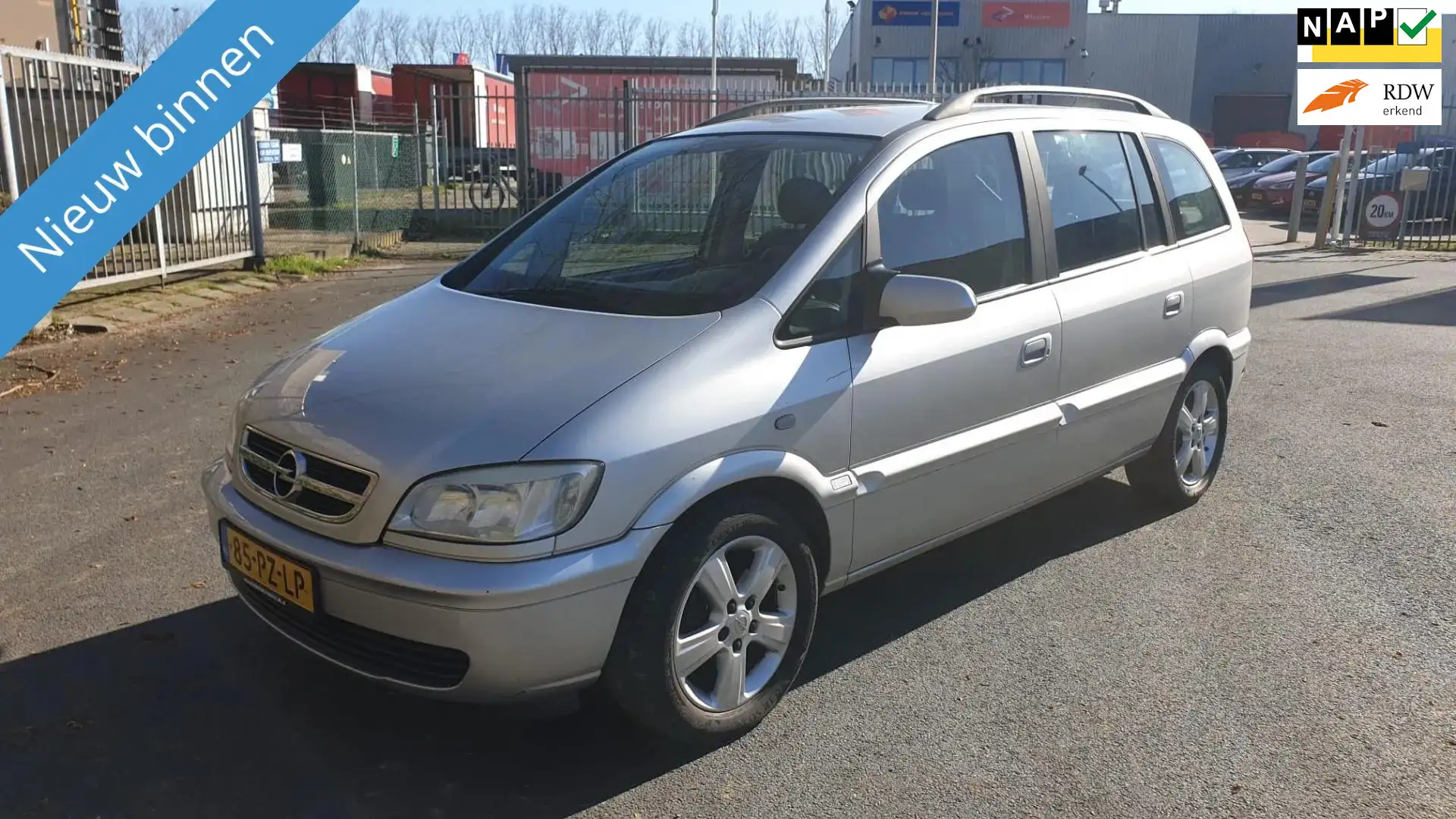 Opel Zafira 1.6i-16V Comfort Grijs - 1