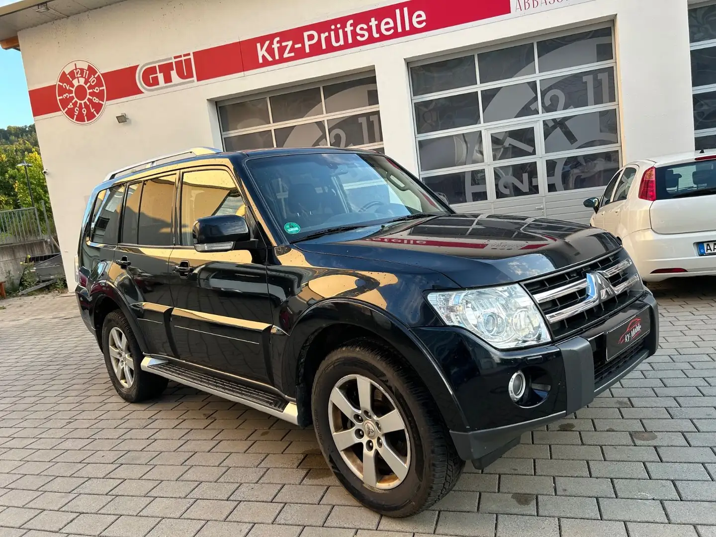 Mitsubishi Pajero 3.2 DI-D Intense / 7-Sitzer/ AHK /Xenon - 1