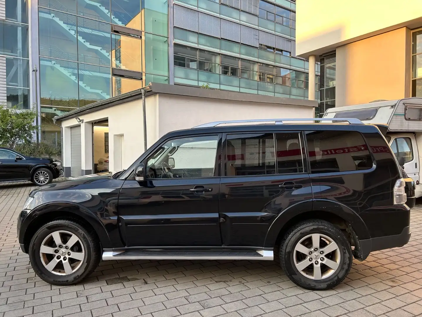Mitsubishi Pajero 3.2 DI-D Intense / 7-Sitzer/ AHK /Xenon - 2