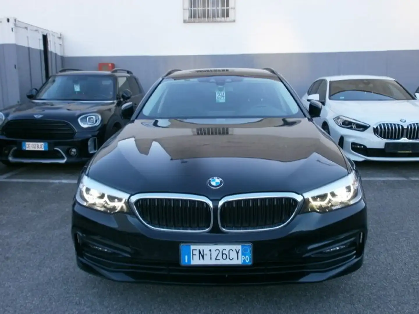 BMW 520 520d Touring Sport auto Schwarz - 2