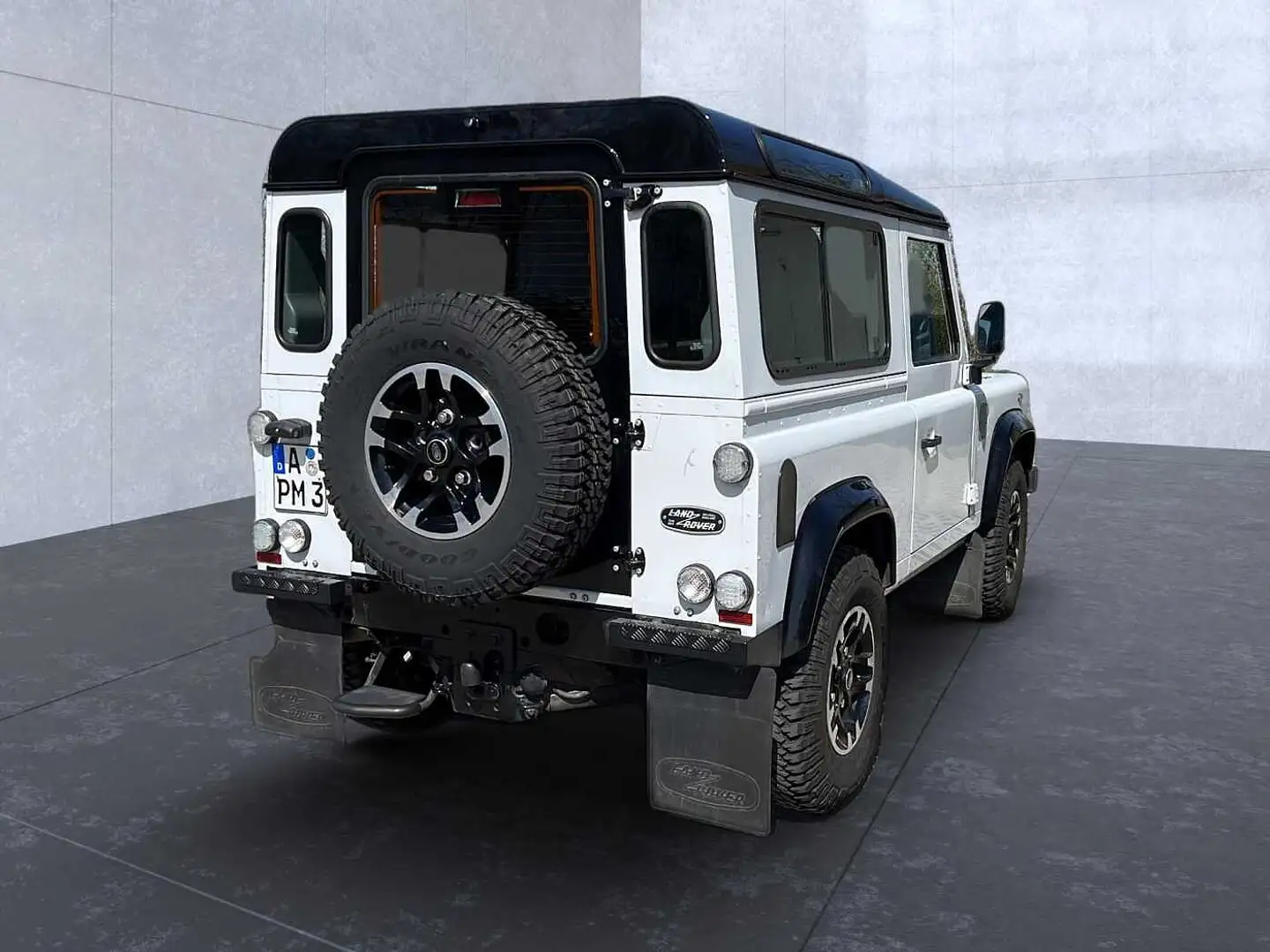 Land Rover Defender SW Diesel  3-Türer 90 TD4 Adventure White - 2