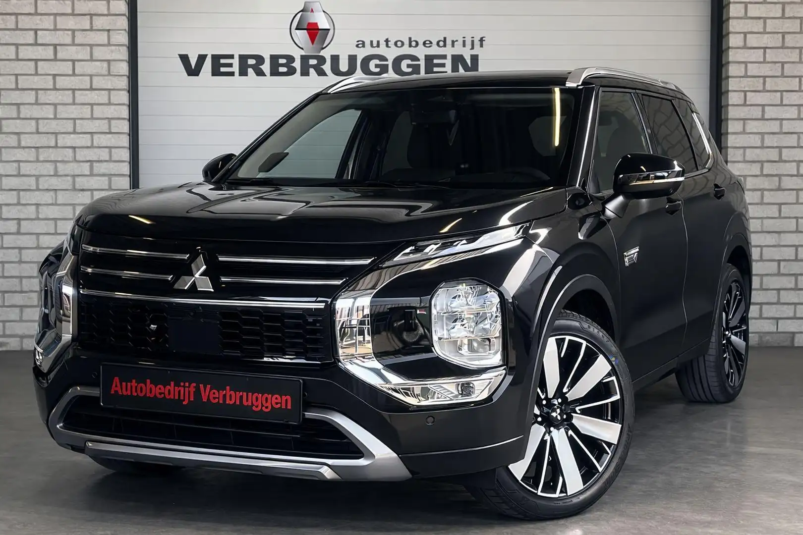 Mitsubishi Outlander 2.4 PHEV Instyle | ACTIE PRIJS! | 8jr.Garantie | R Schwarz - 1