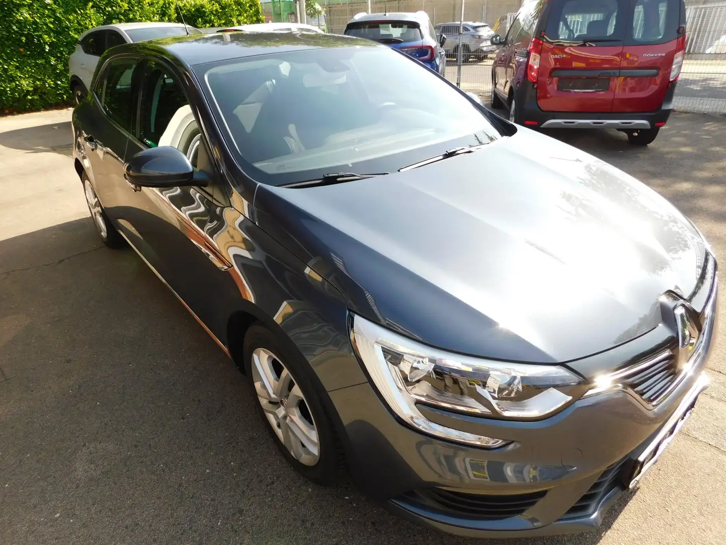 Renault Megane IV 1.2 TCe 130 Energy Play Grau - 2
