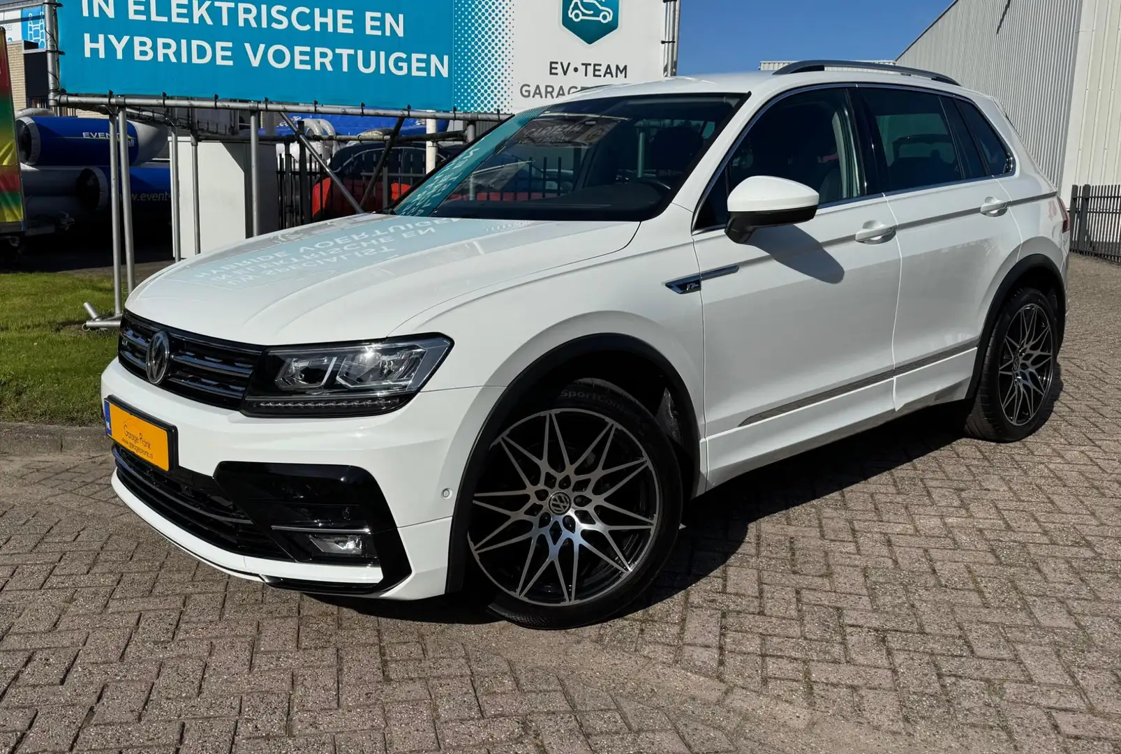Volkswagen Tiguan 1.5 TSI R-Line 360/CARPLAY/KEYLESS Wit - 2
