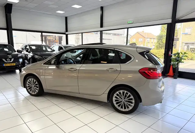 BMW 2 Series view 11
