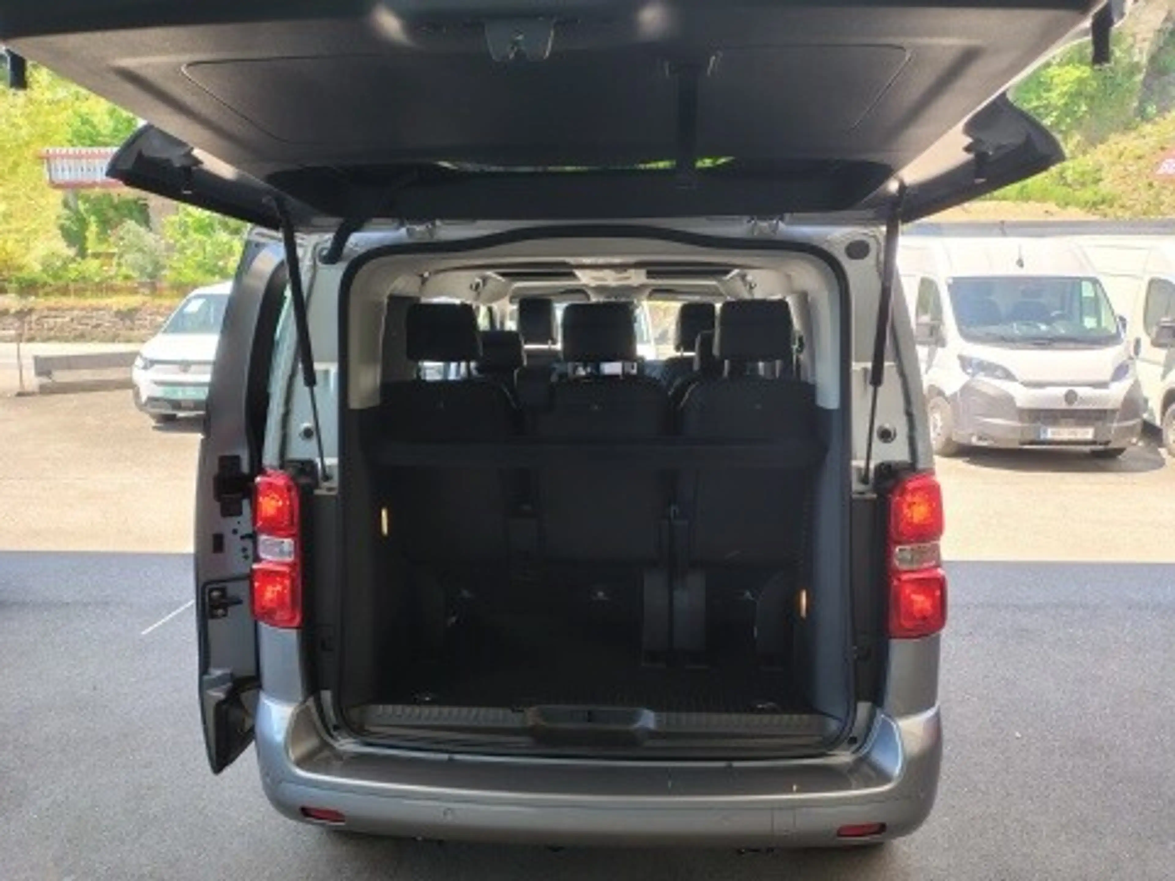 Citroen Spacetourer Diesel 180 S&S EAT8 M Business Lounge — photo 6