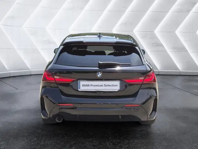 BMW 1 Series view 3