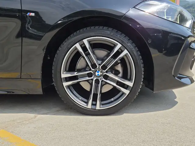 BMW 1 Series view 13