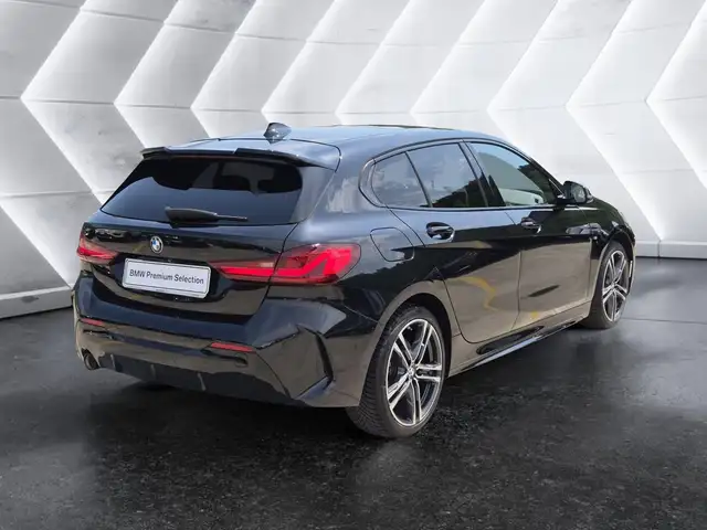 BMW 1 Series view 4