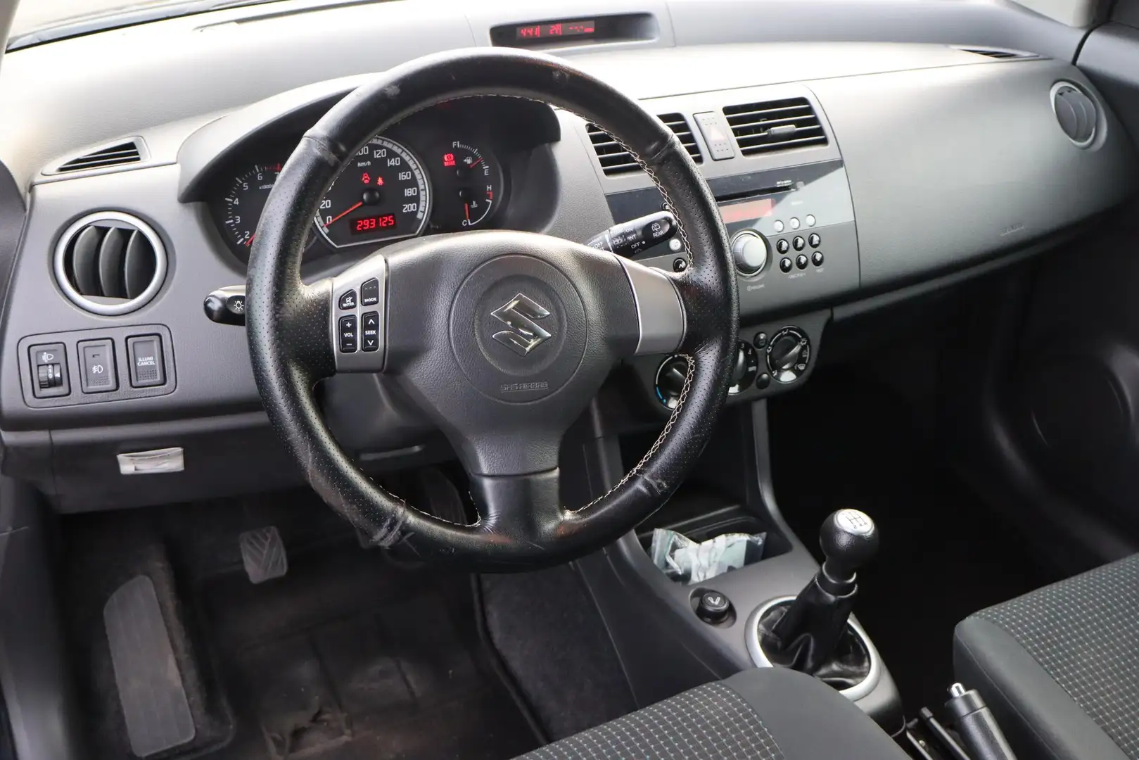 Suzuki Swift 1.5 GLS Airco, Radio cd speler, Elektrische ramen, Noir - 2