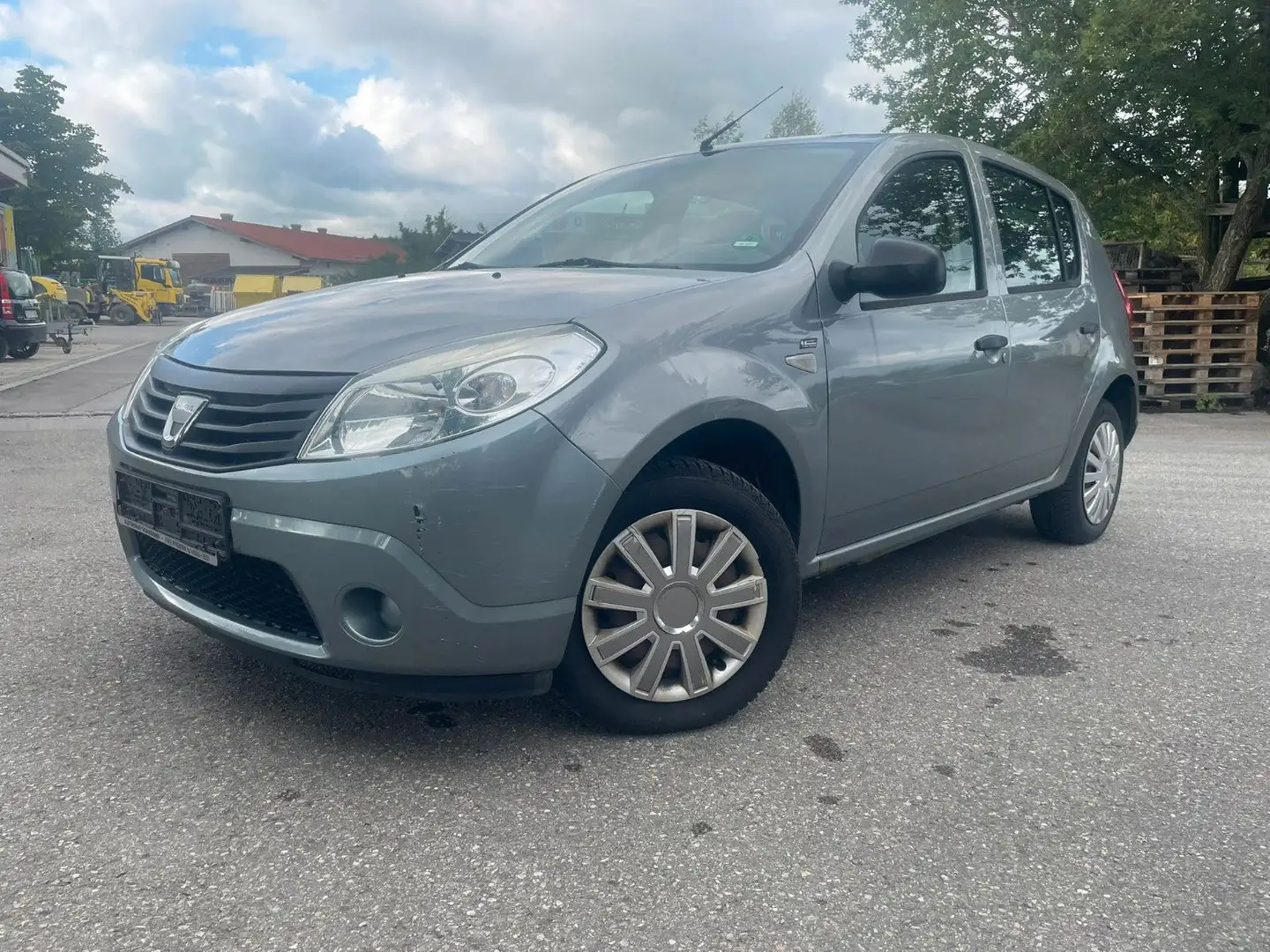Dacia Sandero Basis - 1
