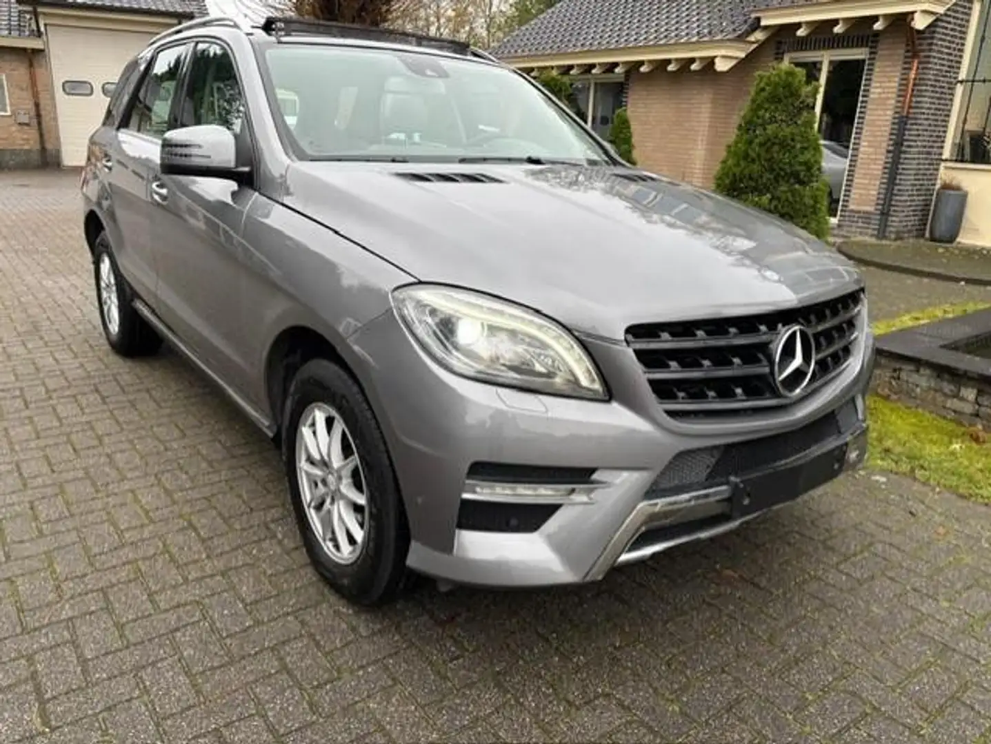 Mercedes-Benz ML 250 M-klasse d BlueTEC 4MATIC PANO NAVI LEDER Grijs - 1