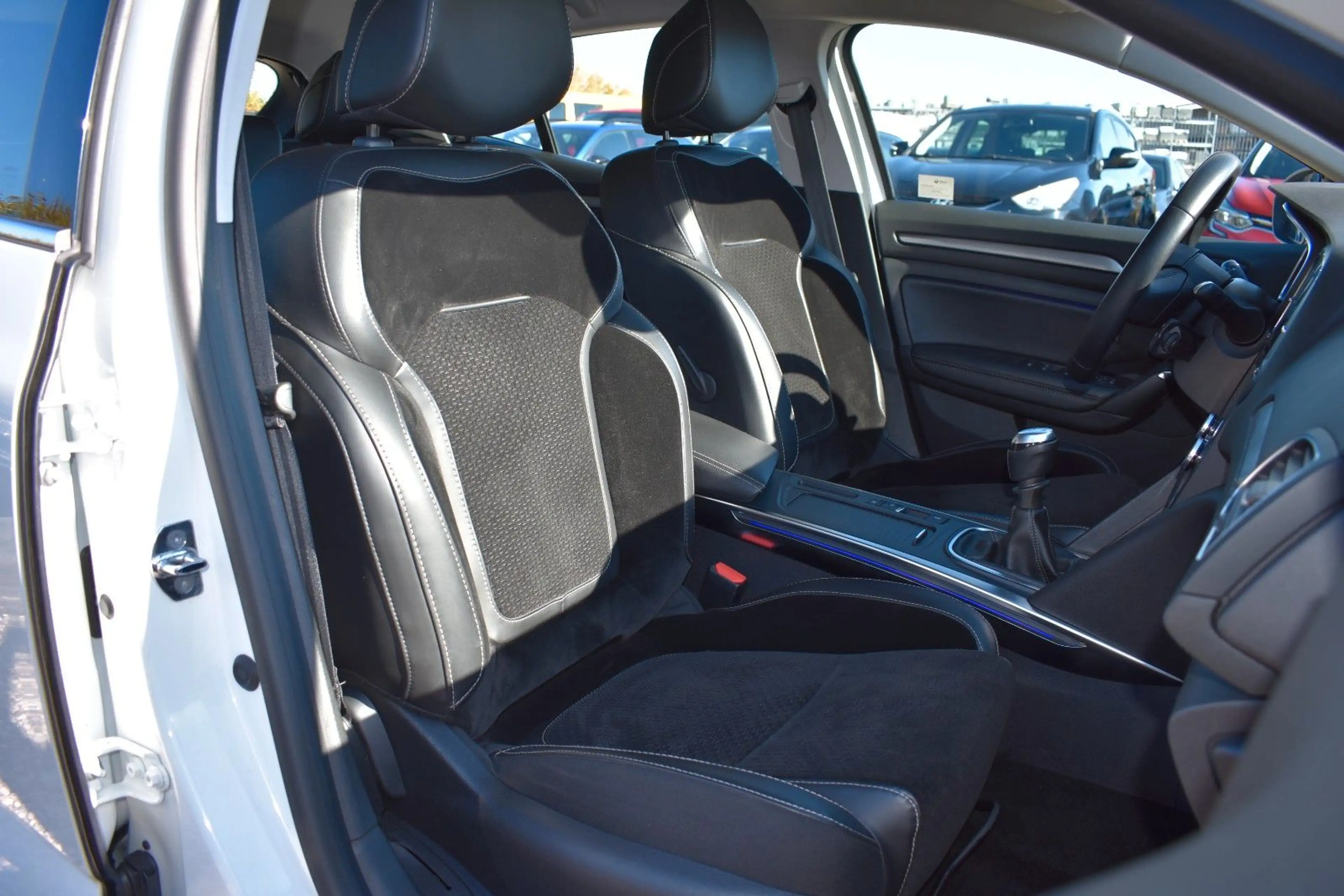 Renault Megane IV Lim. Intens TEMPOMAT/SHZ/LED/KLIMA — photo 13