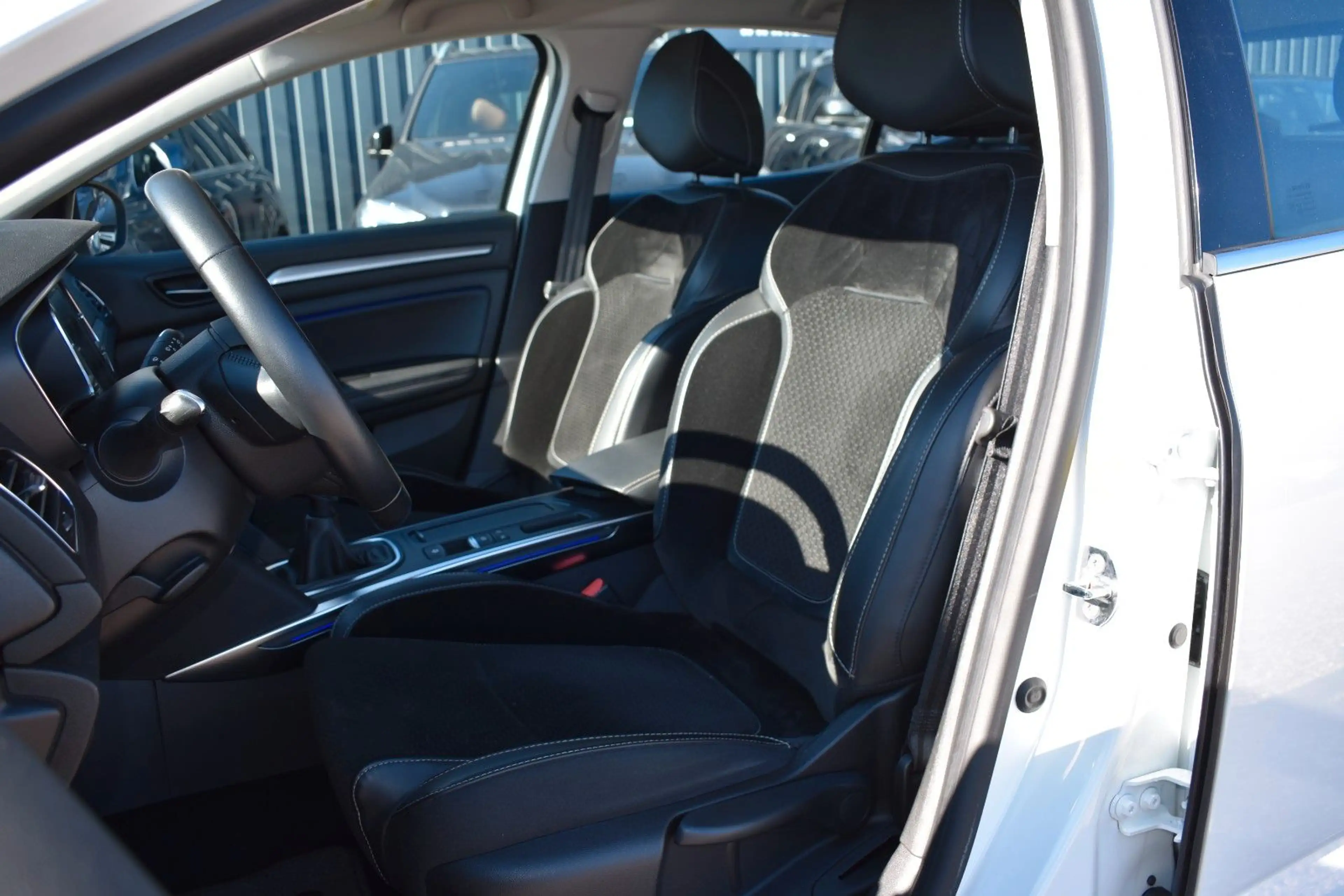 Renault Megane IV Lim. Intens TEMPOMAT/SHZ/LED/KLIMA — photo 12