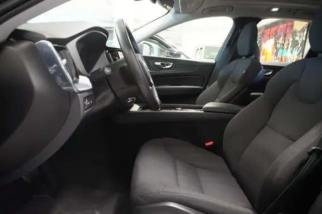 Volvo XC60 view 8
