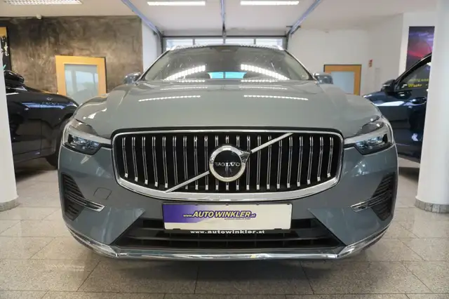 Volvo XC60 view 2