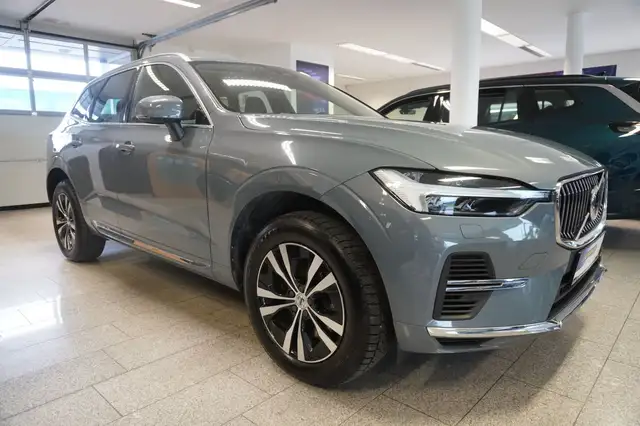 Volvo XC60 view 3