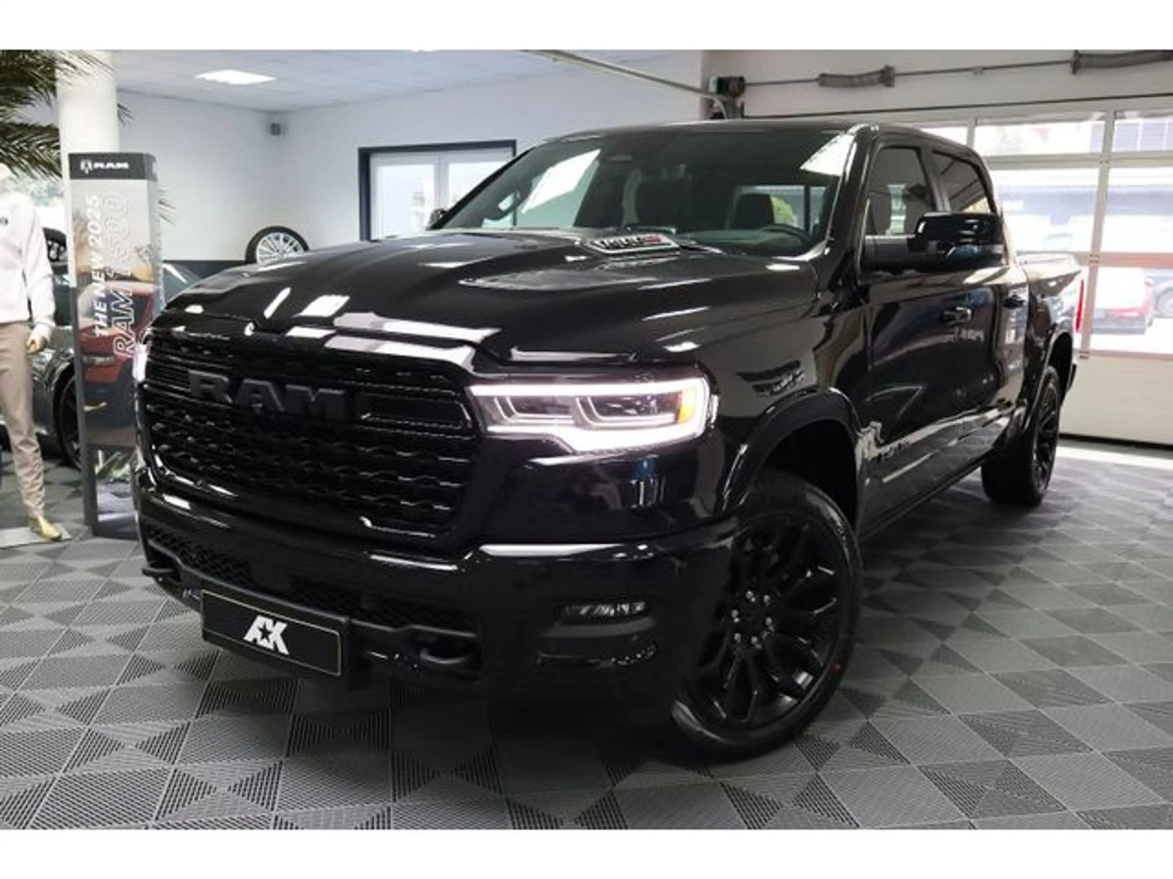 Dodge RAM Limited Night PANO HUD LUFTFEDERUNG NAVI — photo 4