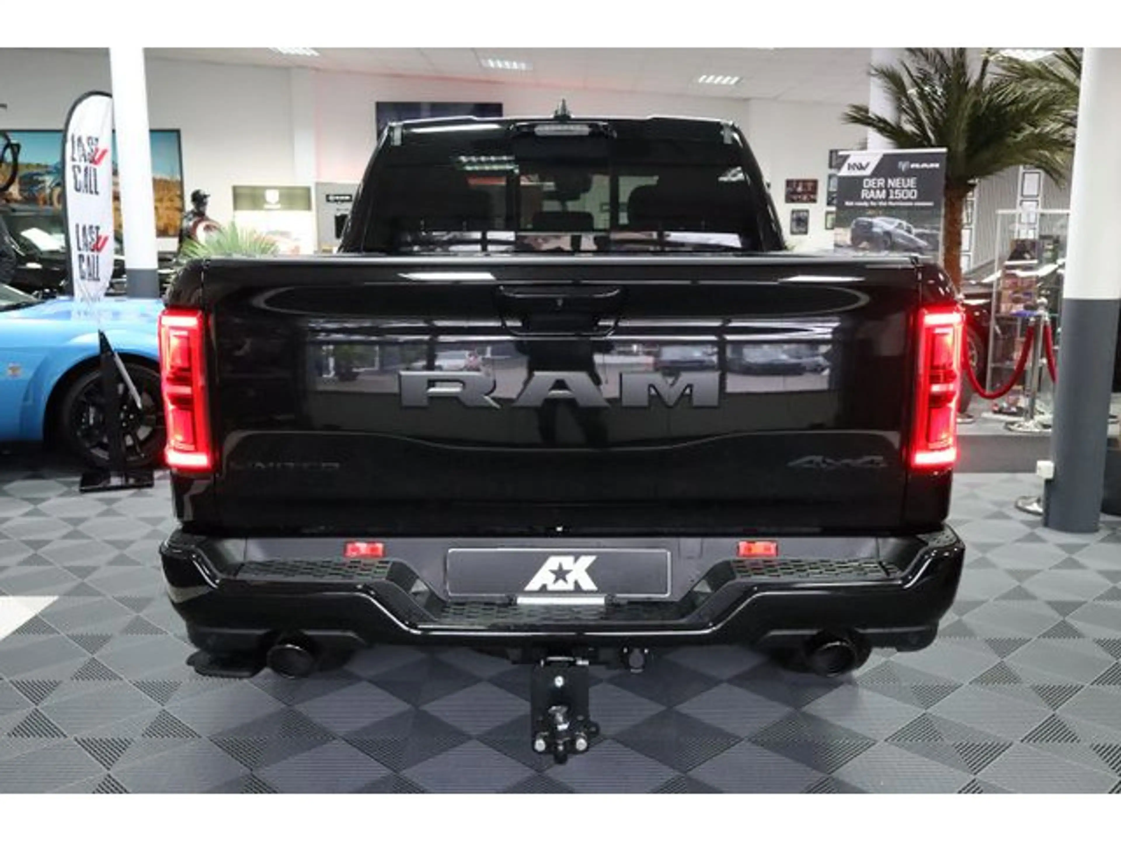 Dodge RAM Limited Night PANO HUD LUFTFEDERUNG NAVI — photo 6