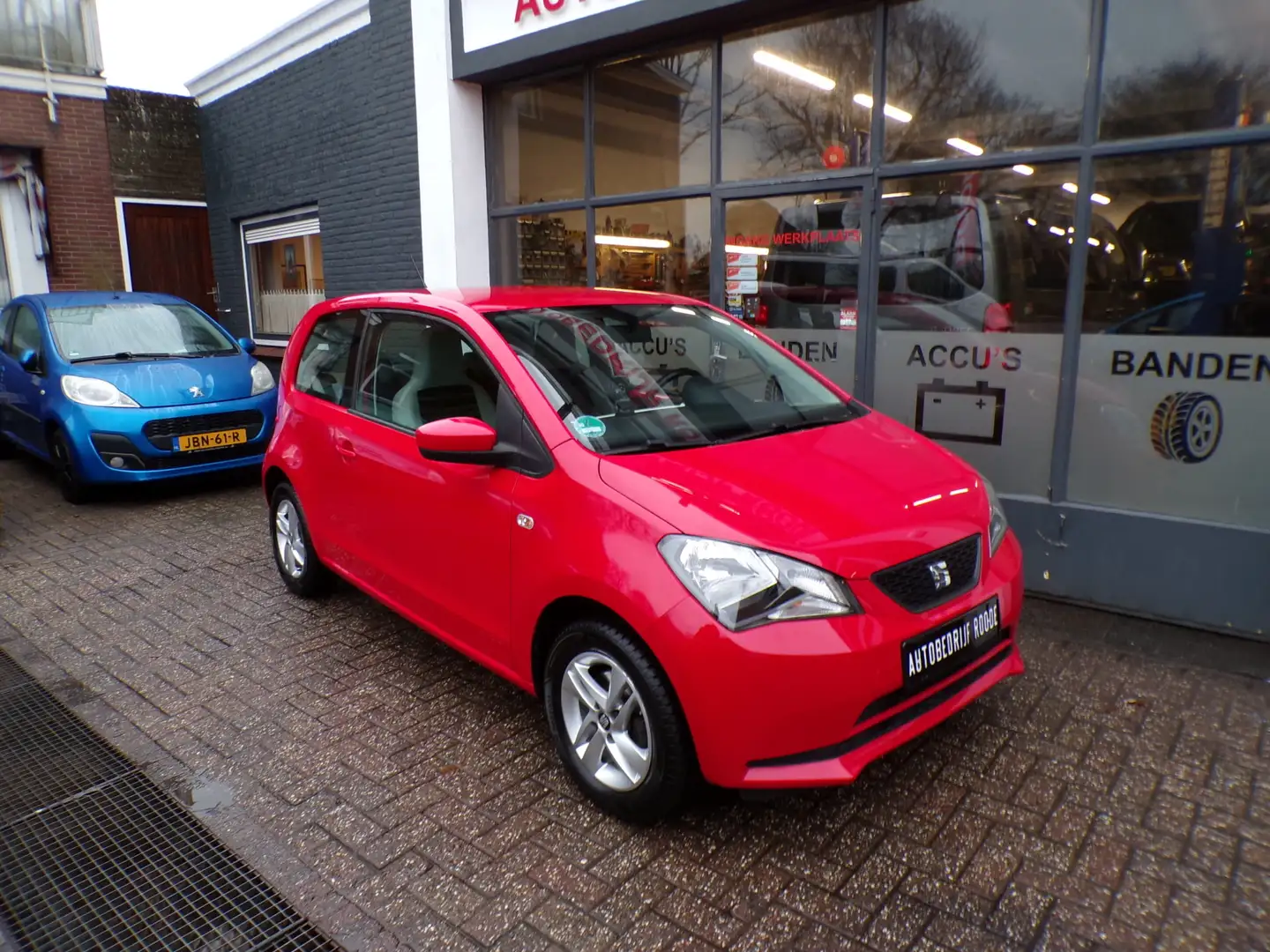 SEAT Mii 1.0 Red Edition PDC,CRUISE CNTRL,AIRCO,LMV! Rot - 2