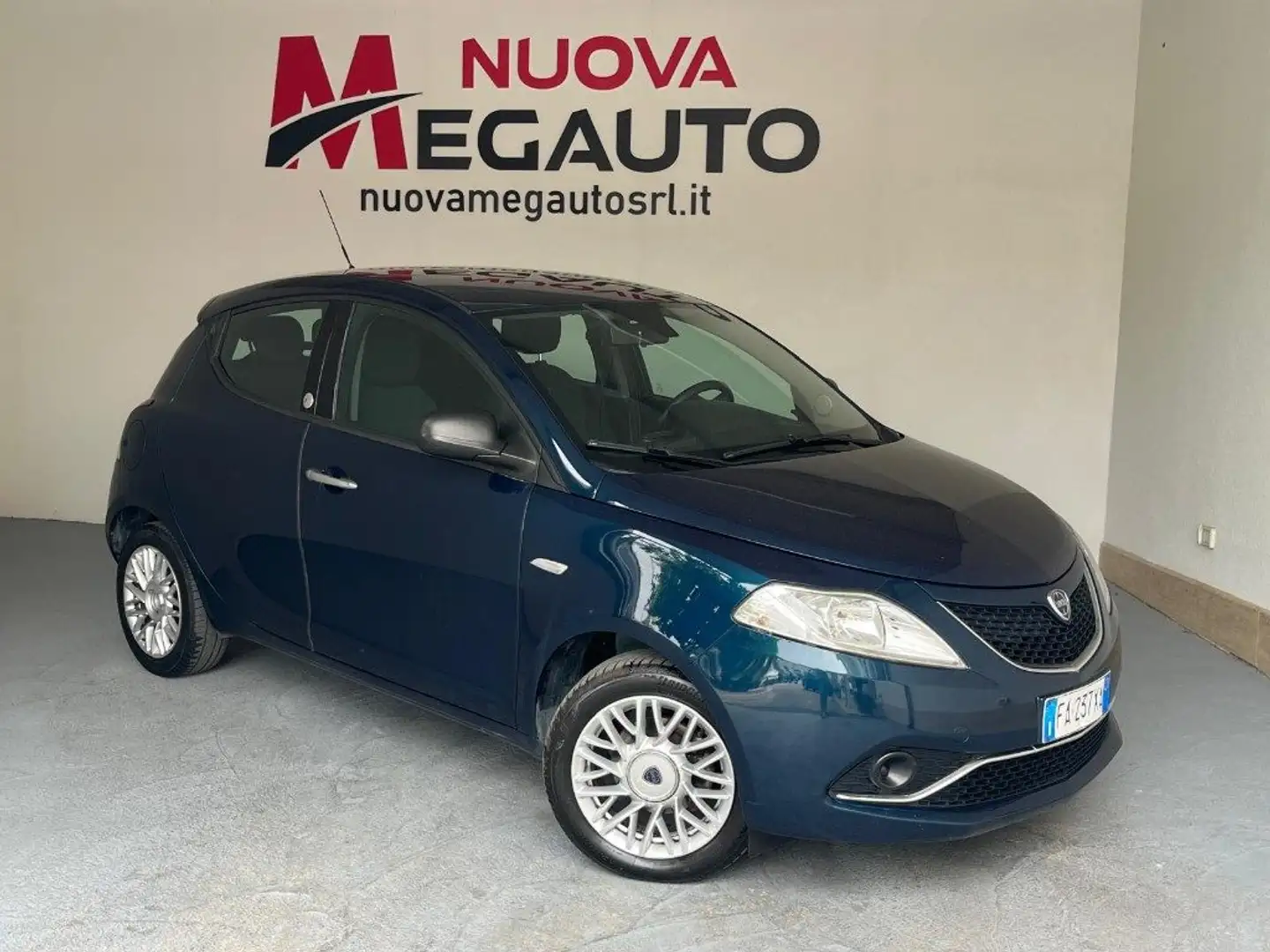 Lancia Ypsilon 1.2 69 CV 5 porte GPL Ecochic Silver Grigio - 1