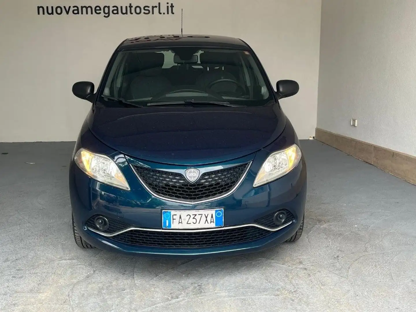 Lancia Ypsilon 1.2 69 CV 5 porte GPL Ecochic Silver Grigio - 2