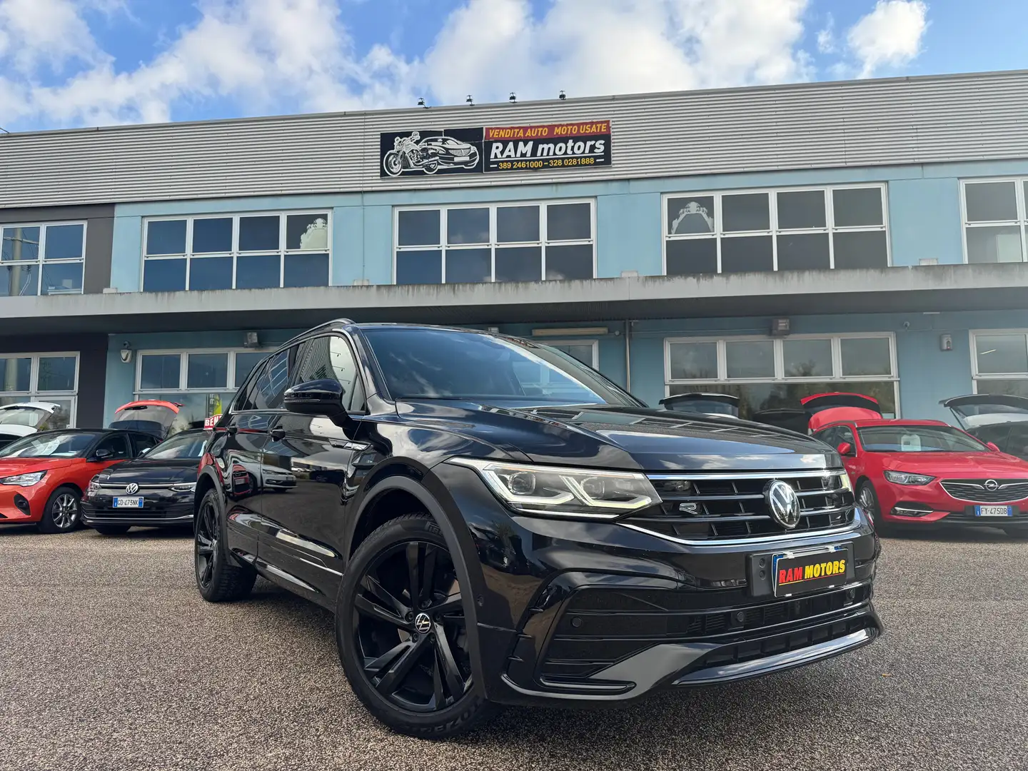 Volkswagen Tiguan Tiguan II 2021 2.0 tdi R-Line 150cv dsg Nero - 1