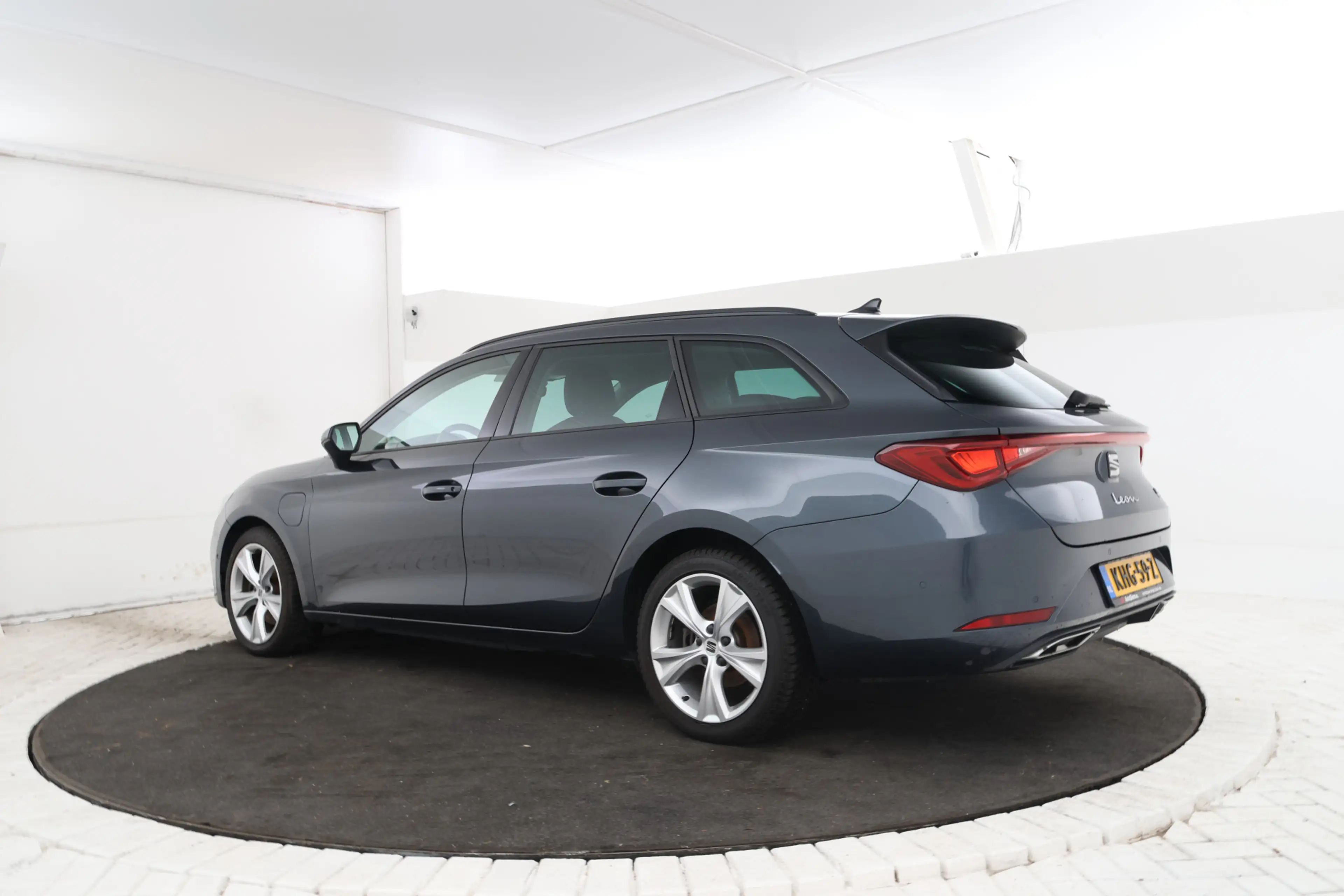 SEAT Leon e-Hybrid Sportstourer 1.4 TSI eHybrid PHEV FR Business Inte — photo 2
