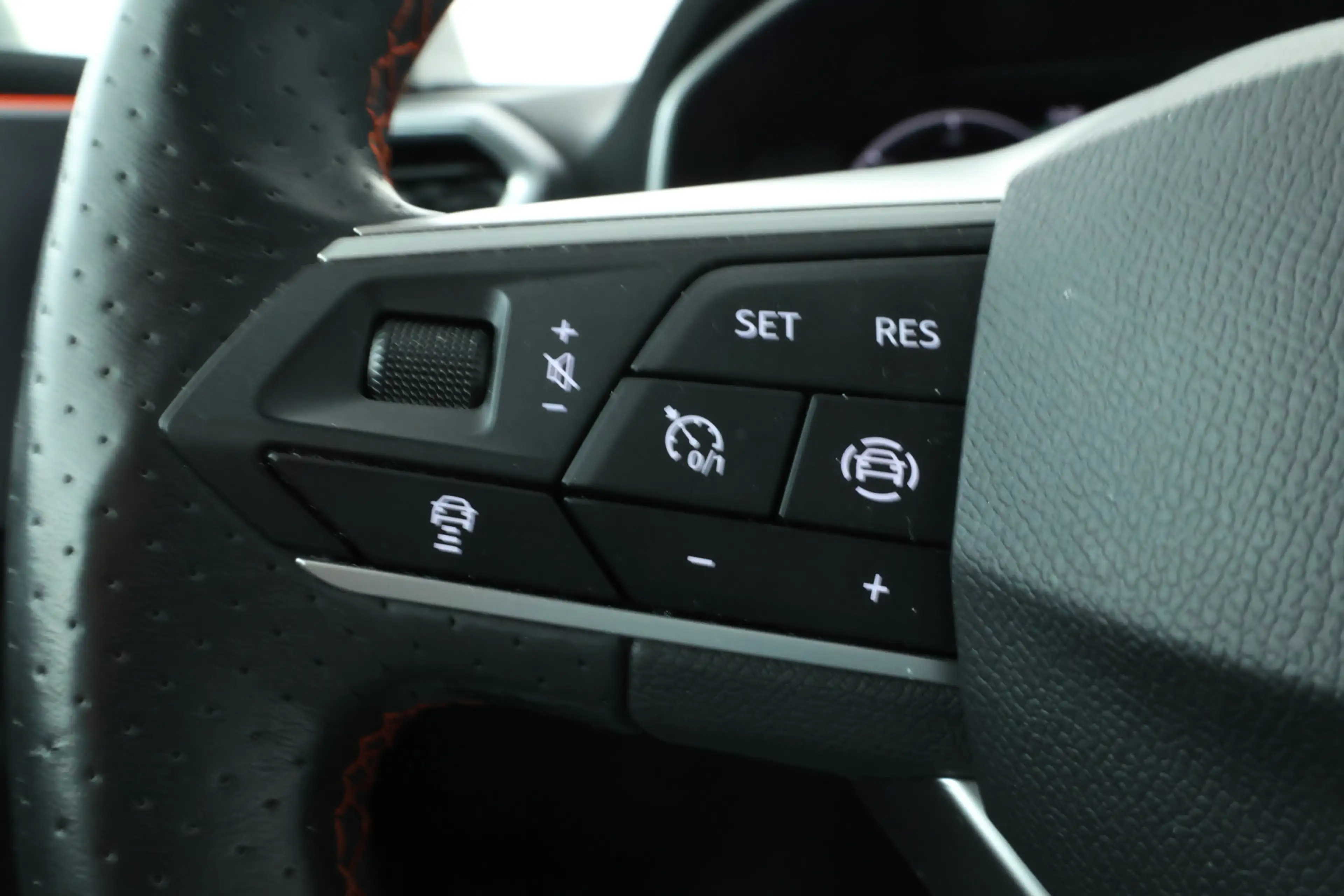 SEAT Leon e-Hybrid Sportstourer 1.4 TSI eHybrid PHEV FR Business Inte — photo 17