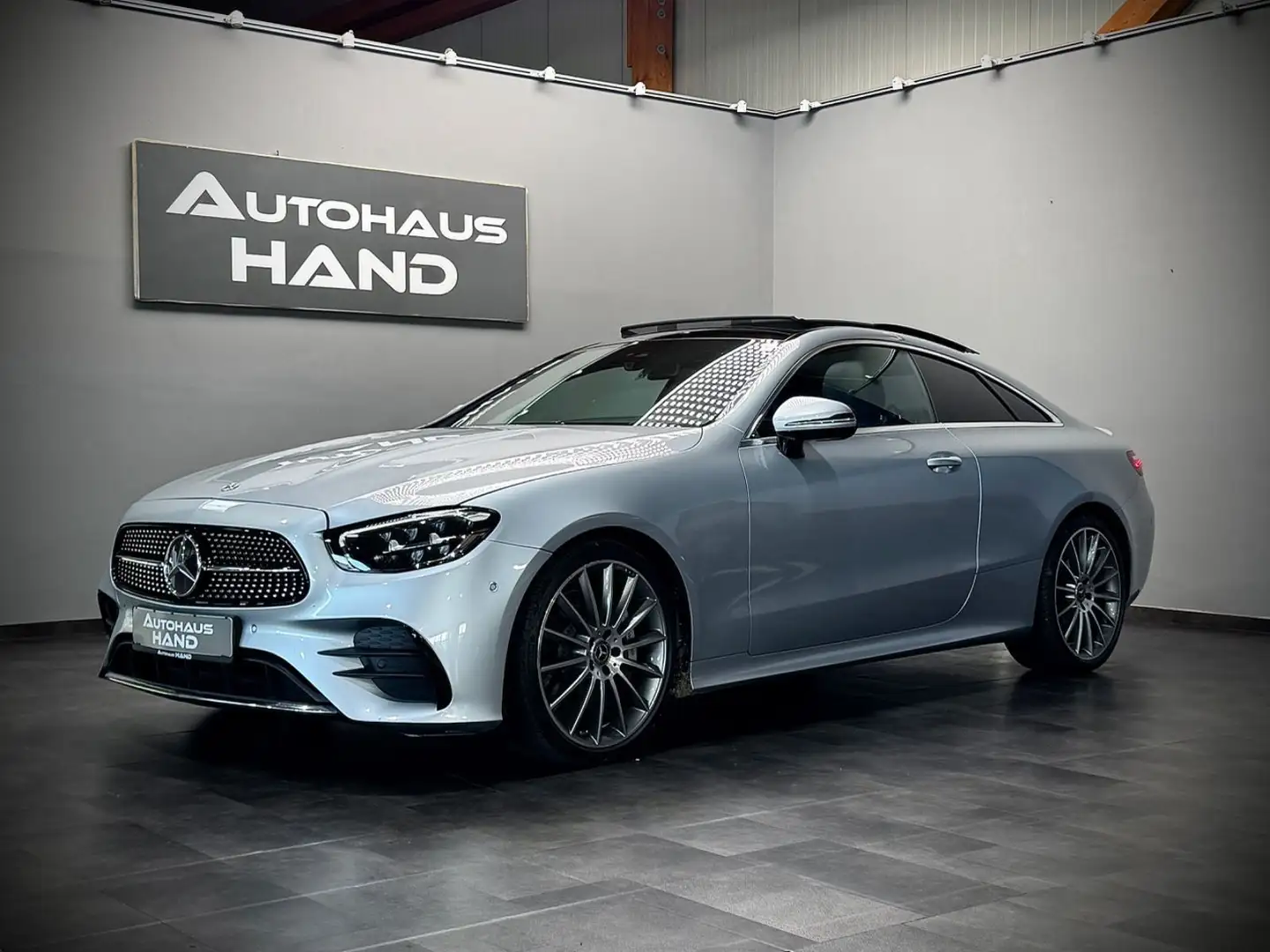 Mercedes-Benz E 300 *AMG-LINE*PANO*MBUX*AMBIENTE*1.HAND* Argent - 1