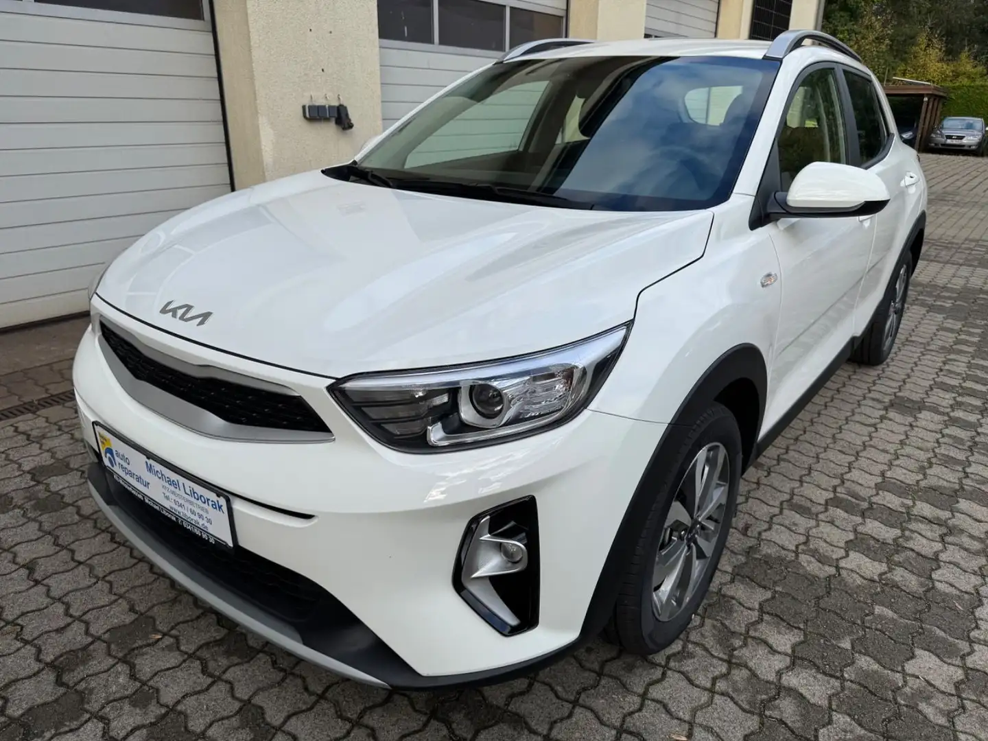 Kia Stonic 1.2 Vision Weiß - 1