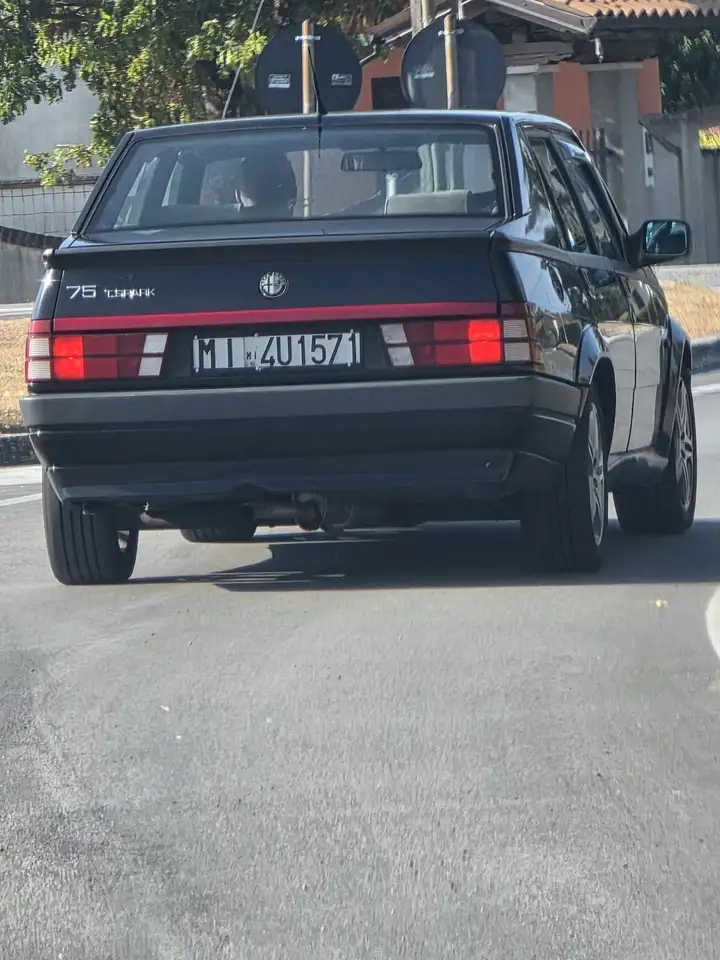 Alfa Romeo 75 2.0i ts, foto 3