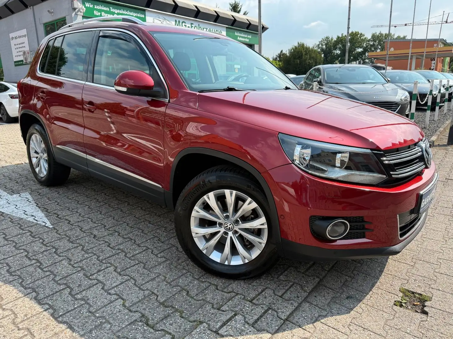 Volkswagen Tiguan Sport & Style 4Motion AUTOMATIK PDC AHK Rood - 2