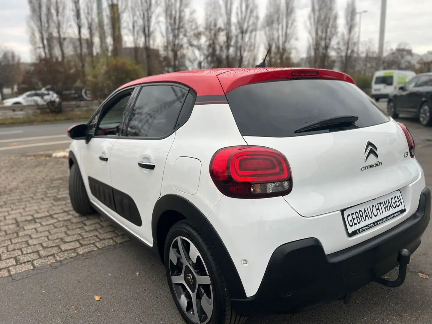 Citroen C3 Shine 1.2 (110PS) Navi, RFK, AHK Weiß - 2