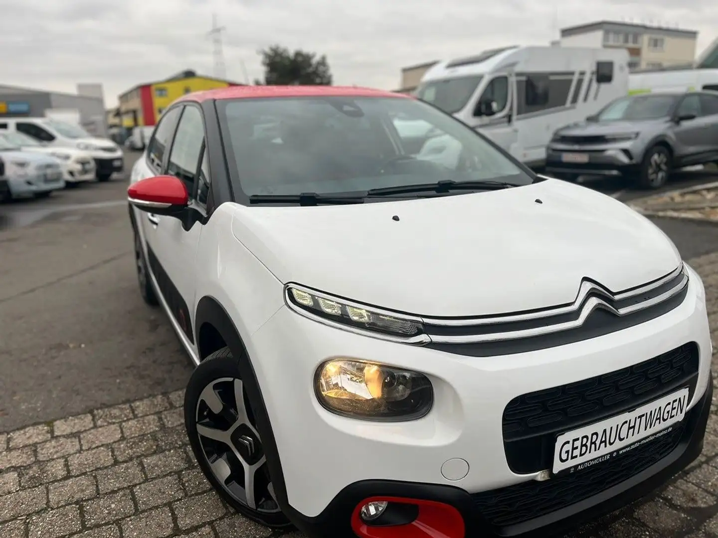 Citroen C3 Shine 1.2 (110PS) Navi, RFK, AHK Weiß - 1
