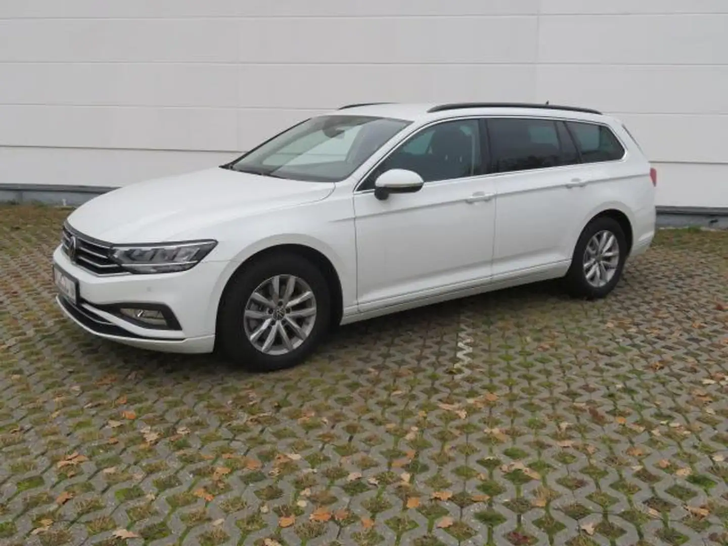 Volkswagen Passat Variant 2.0 TDI DSG AHK Weiß - 2