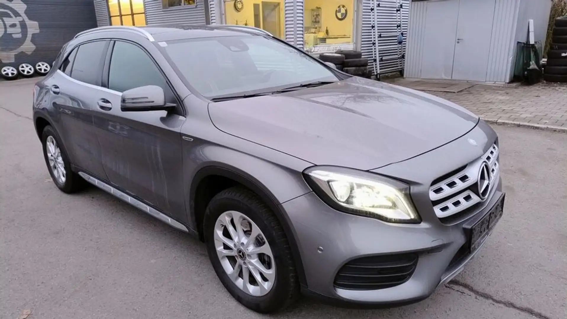 Mercedes-Benz GLA 220 CDI / d 4Matic Vermittlungsverkauf Grau - 2