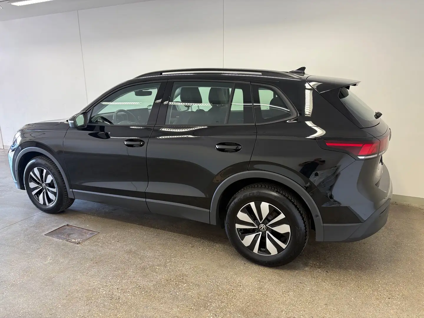 Volkswagen Tiguan Life eTSI DSG Schwarz - 2