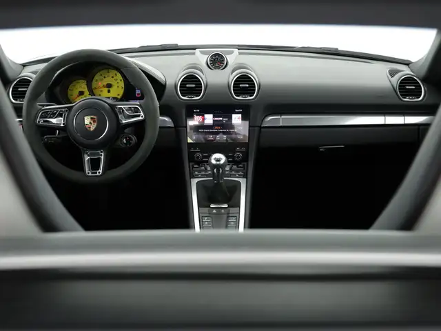 Porsche Cayman view 12