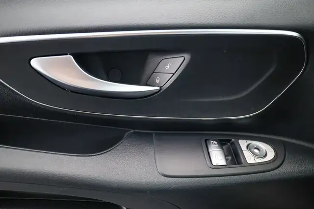 Mercedes-Benz Vito 116 CDI Kombi 4x4 SELECT Lang Distr Navi Ansicht 16