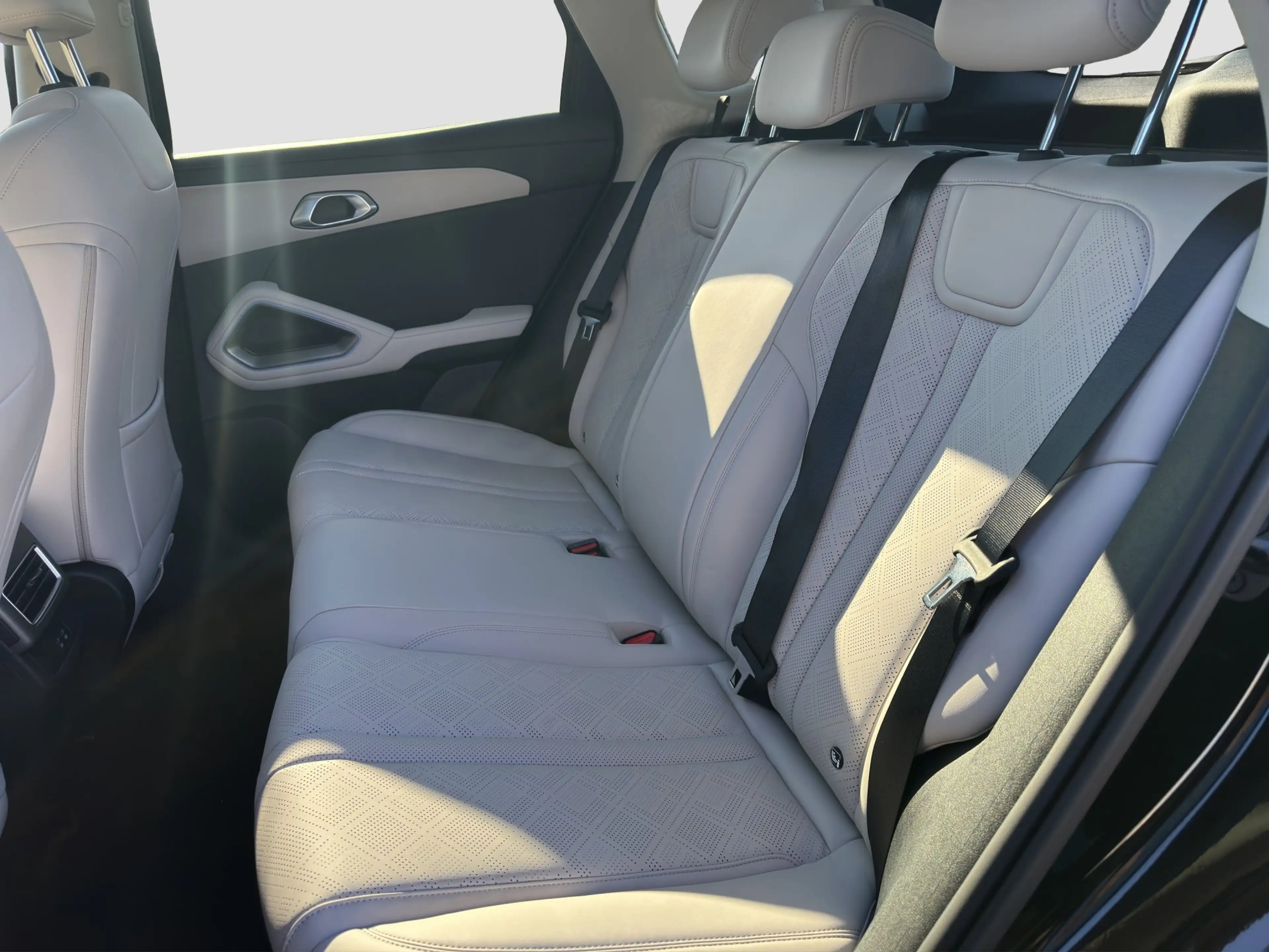 BYD Atto 2 DM-i Boost — photo 11