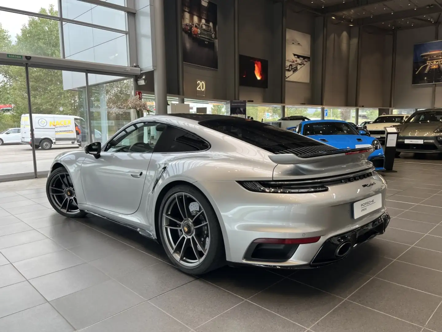Porsche 992 Turbo S Coupé PDK Argent - 2